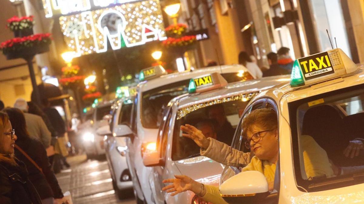 Los taxistas pasearán esta Navidad a los mayores de los centros municipales de participación activa