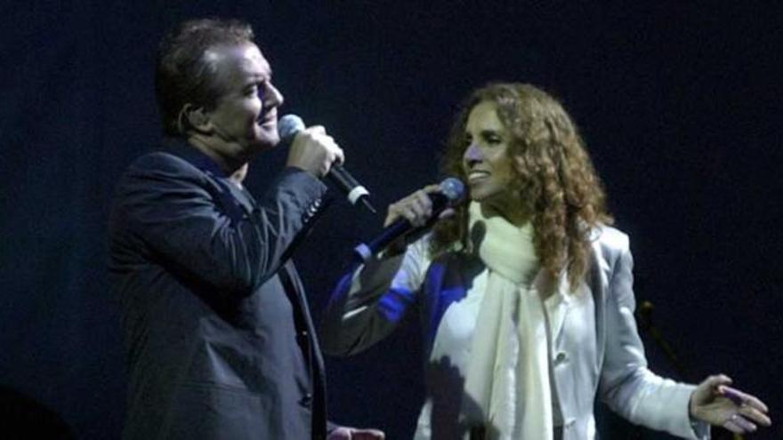 Víctor Manuel y Ana Belén, durante una de sus actuaciones.