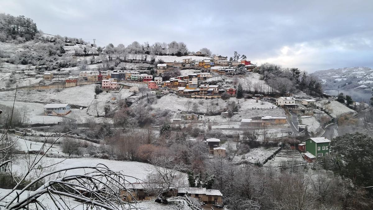 Otra imagen de nieve en el concejon de Mieres.