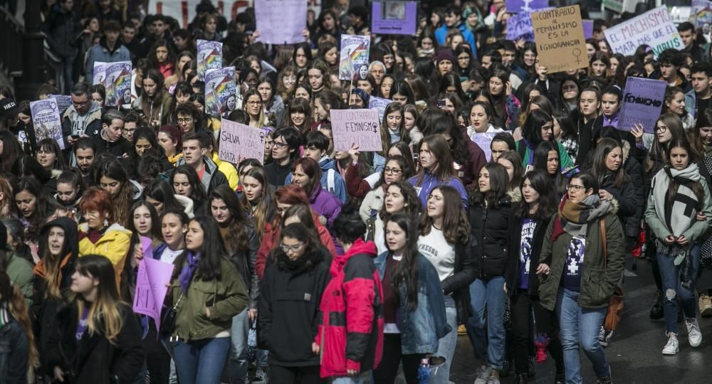 Manifestación estudiantil por el 8M en Oviedo