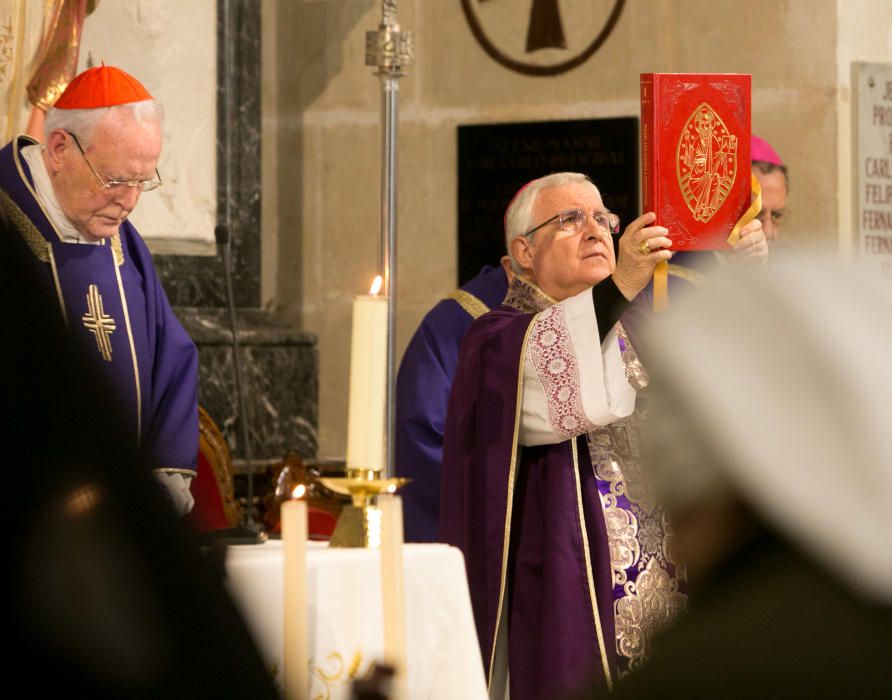 El obispo de la Diócesis de Orihuela-Alicante, Jesús Murgui, ha presidido la Santa Misa Jubilar.