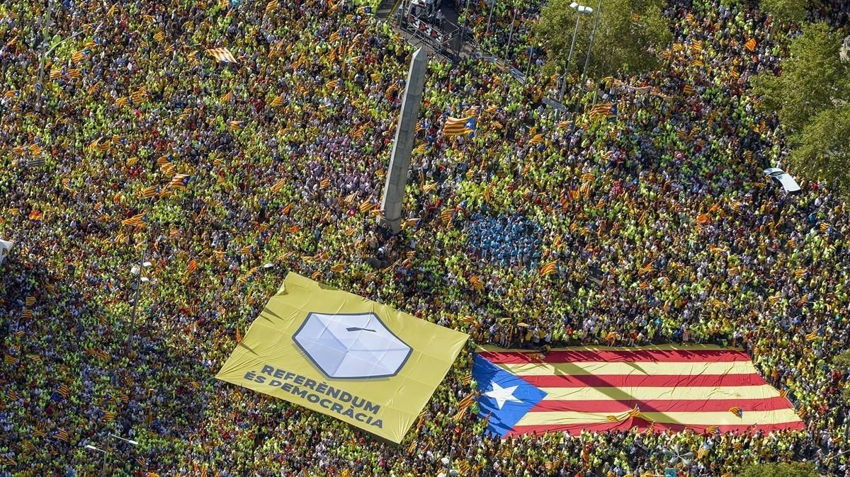 Imagen de la manifestación de la Diada, en la confluencia de paseo de Gràcia con Aragó.