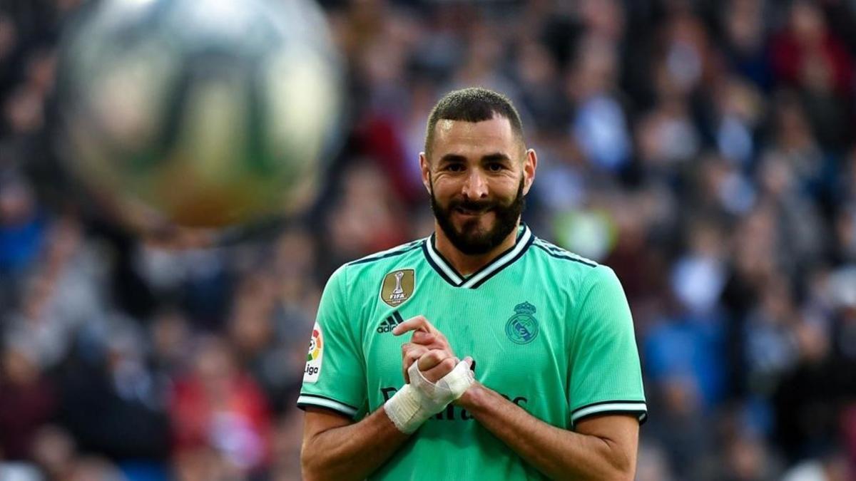 Benzema disputando un partido con el Real Madrid ante el RCD Espanyol en el Santiago Bernabéu del pasado 7 de diciembre.