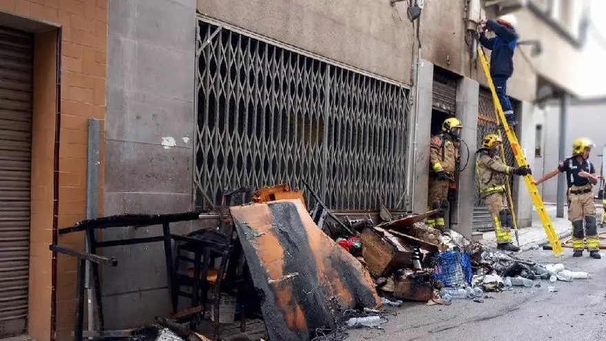 Los Mossos investigan la muerte de un hombre al incendiarse su vivienda en Lleida