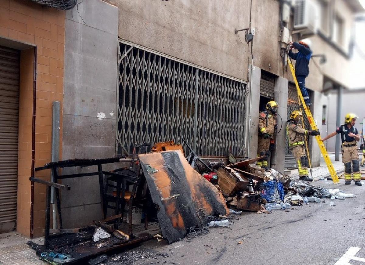 Una actuación de los bomberos en un incendio.