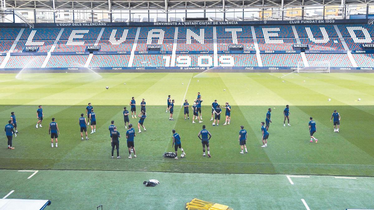 Imagen del entrenamiento previo en el Ciutat de València