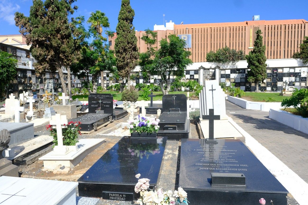 El cementerio de Vegueta, en la víspera del Día de Difuntos