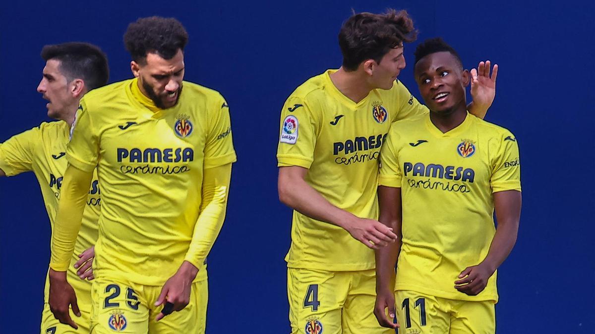 El Villarreal celebra el gol de Chikwueze al Barça