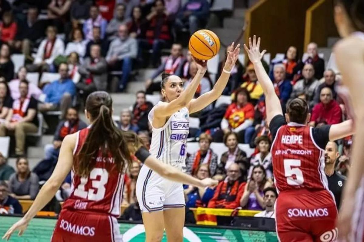 Quevedo lanza a canasta en el duelo ante el Casademont Zaragoza