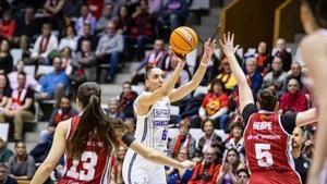 Quevedo lanza a canasta en el duelo ante el Casademont Zaragoza