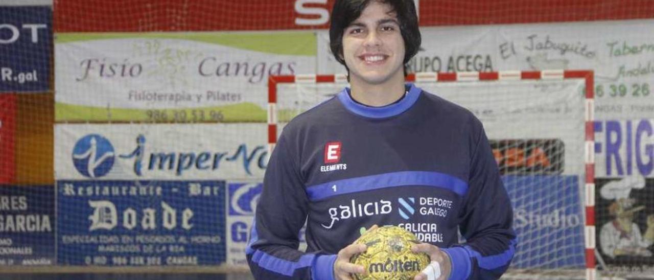 Edu Salazar, ayer antes del entrenamiento del Frigoríficos del Morrazo en O Gatañal. // Santos Álvarez