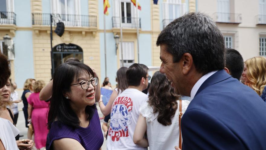 Layhoon se deja ver en la toma de posesión de Carlos Mazón como President