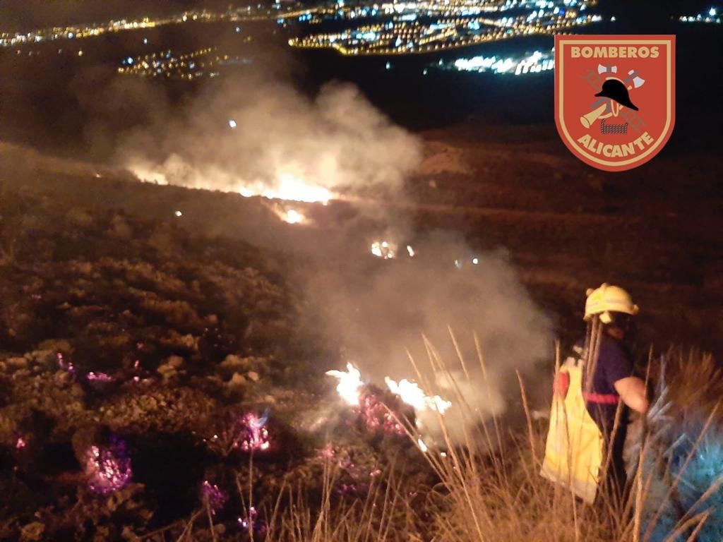 Incendio forestal en la Sierra de Fontcalent