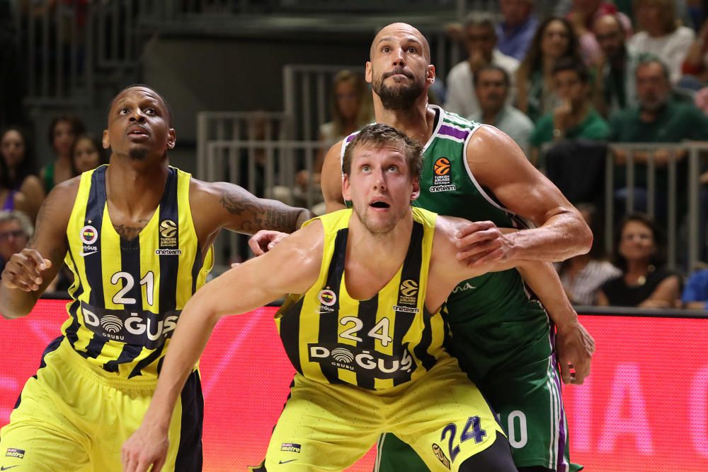 Una espectacular remontada en el último cuarto permite al Unicaja estrenarse en la Euroliga con un triunfo de prestigio que demuestra que los verdes están preparados para luchar por todo