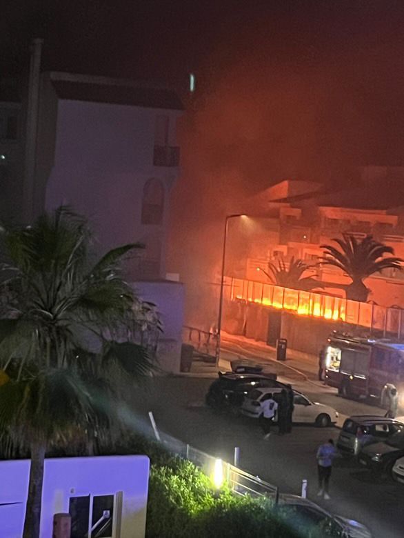 Todas las imágenes del devastador incendio en una zona de ocio de Ibiza