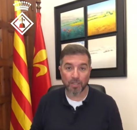 L'alcalde Joan Manel Serra s'adreça als veïns en la felicitació de Nadal
