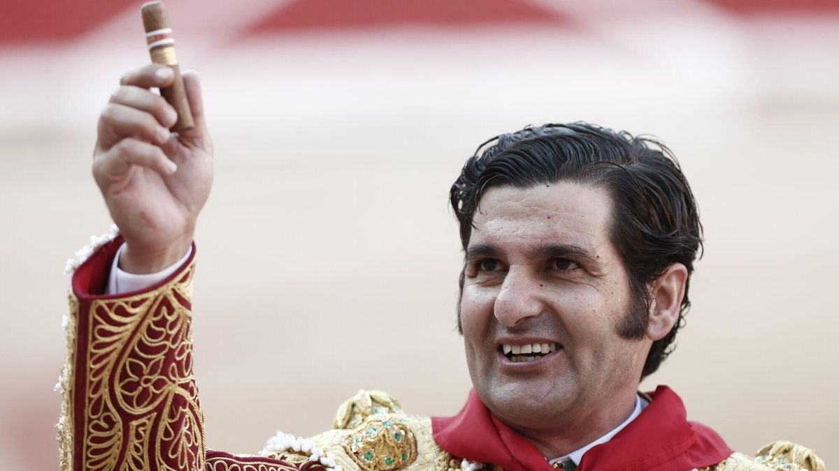 El torero Morante de la Puebla durante la vuelta al ruedo a la Monumental de Pamplona.