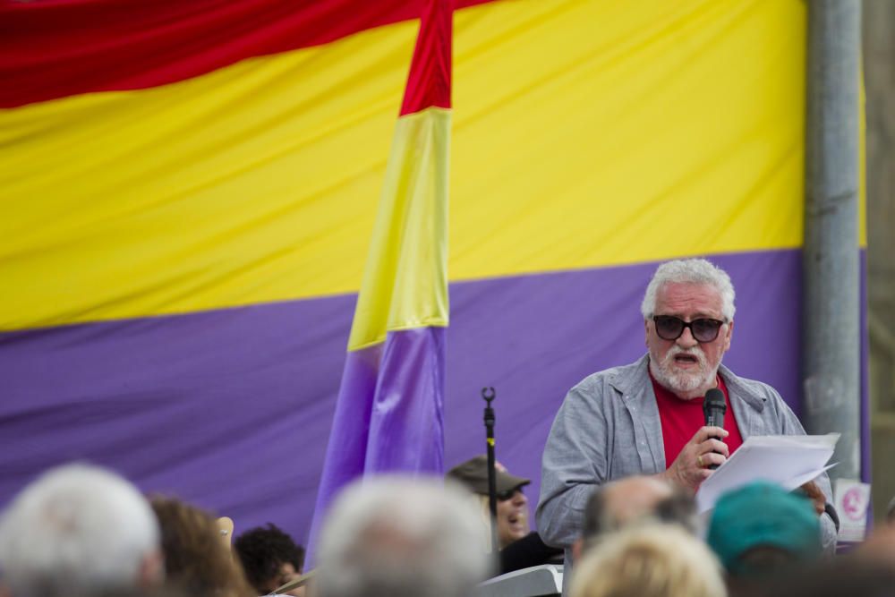 Homenaje en la fosa común de Paterna