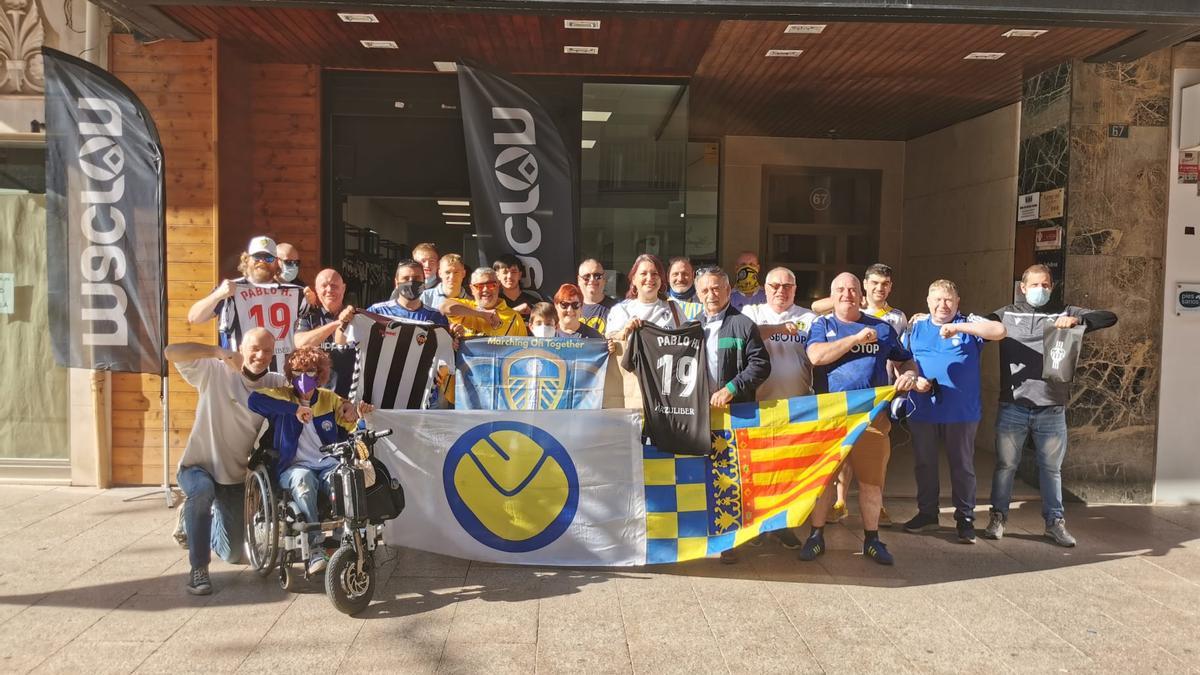 Los aficionados ingleses visitaron la tienda oficial del CD Castellón.