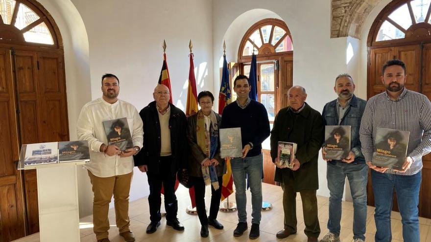 Paterna dona libros autobiográficos de Milagro Ferrer a colegios, institutos y bibliotecas