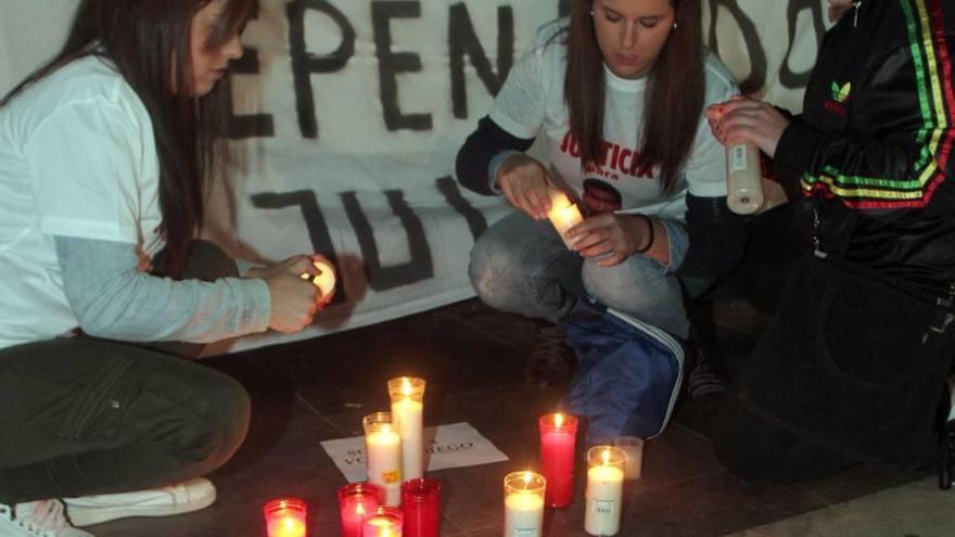 Colocaron velas en memoria del vecino de Las Seiscientas.