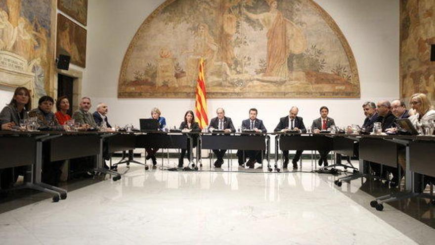 Una reunió del president de la Generalitat, Quim Torra, i membres del Govern