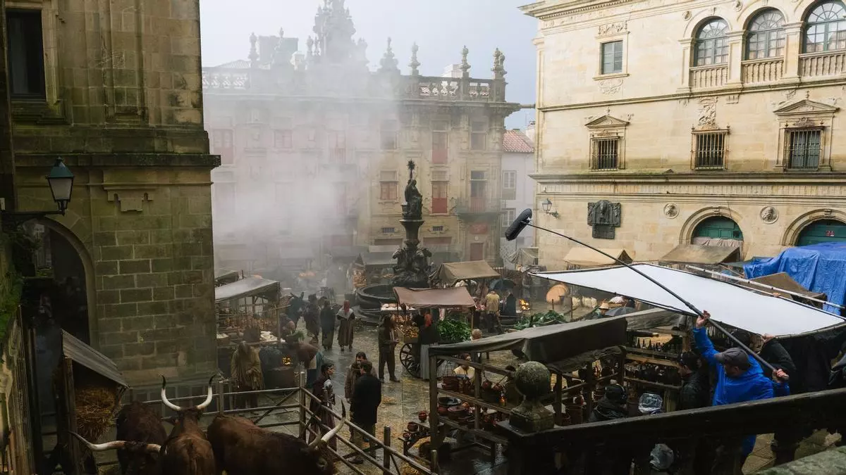 En la boca de ‘Lobo’, así son por dentro los rodajes en Santiago de la serie de Netflix sobre Romasanta