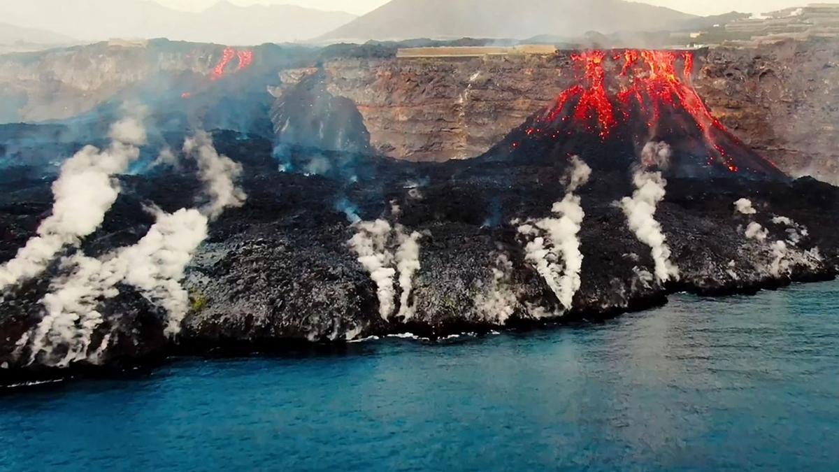 This image grab taken from a video provided by the Spanish Institute of Oceanography (IEO-CSIC) shows an aerial shot from the oceanographic vessel Ramon Margalef (IEO) of the delta formed on the coast from the lava of the Cumbre Vieja volcano, on the Canary Island of La Palma on October 4, 2021 (Photo by Handout / IEO-CSIC (Spanish Institute of Oceanography) / AFP) / RESTRICTED TO EDITORIAL USE - MANDATORY CREDIT &quot;AFP PHOTO / HANDOUT / IEO-CSIC (Spanish Institute of Oceanography)&quot; - NO MARKETING - NO ADVERTISING CAMPAIGNS - DISTRIBUTED AS A SERVICE TO CLIENTS