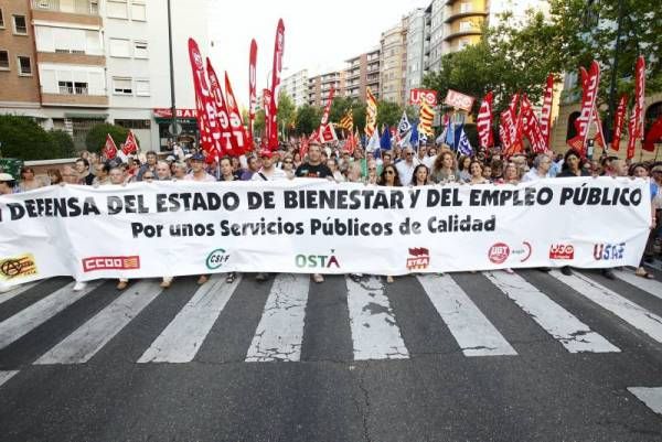 Miles de personas se manifiestan en Zaragoza