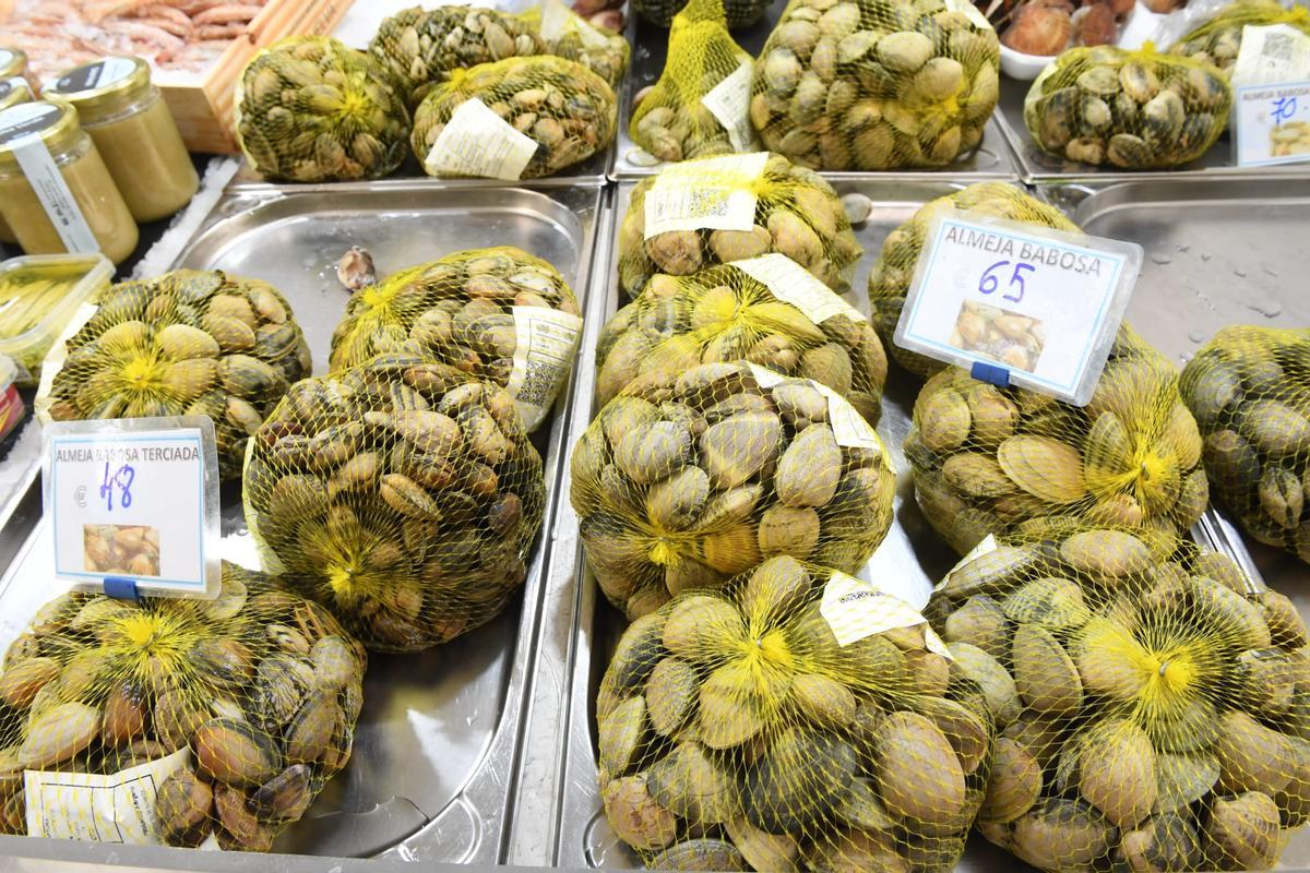 Almejas en el mercado de San Agustín en torno a los 50 euros
