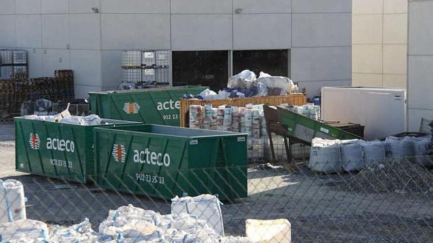 Imagen de la planta de ACTECO en un polígono industrial de Ibi tomada a primera hora de la tarde de ayer