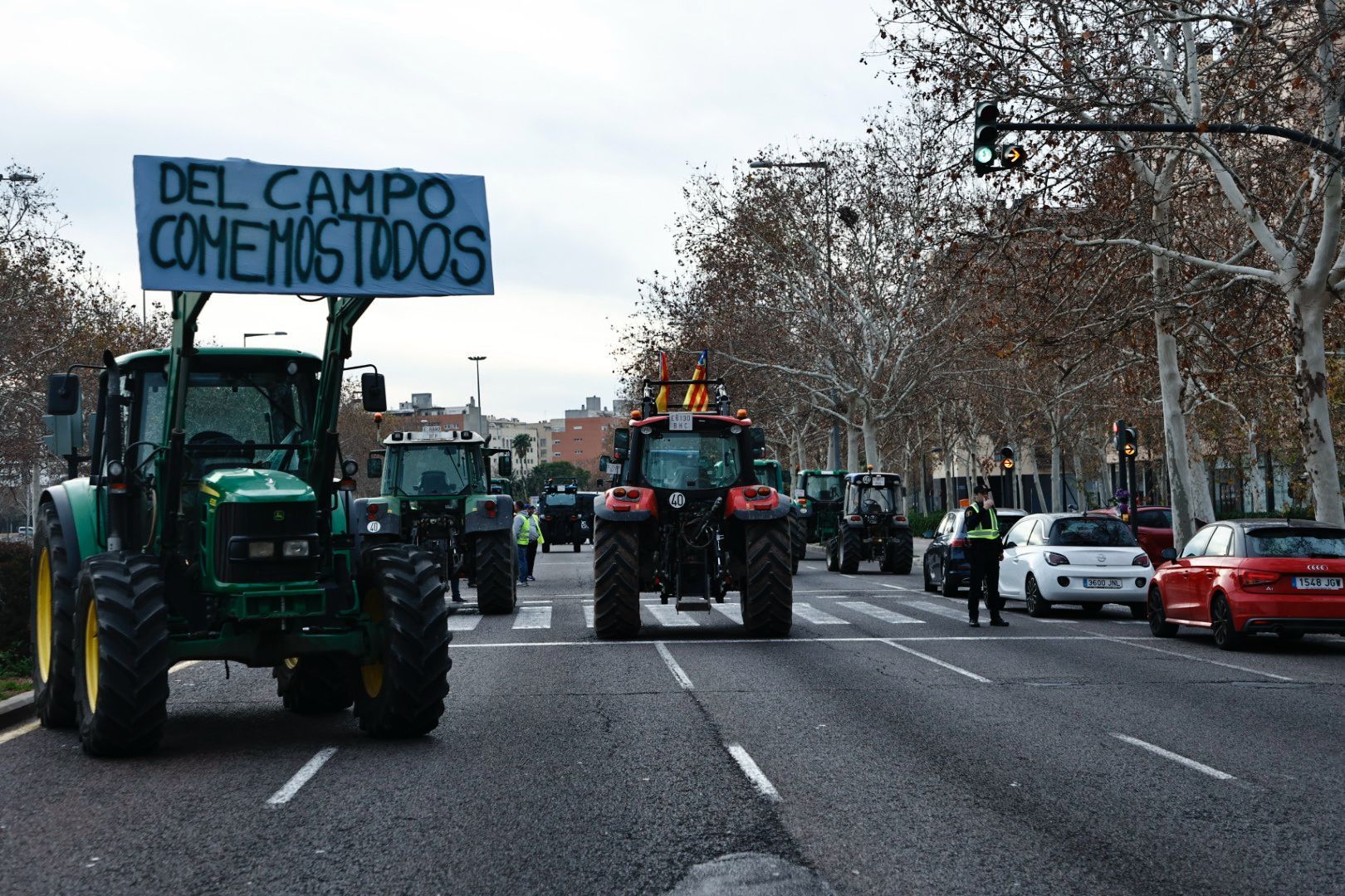 Las primeras tractoradas colapsan València