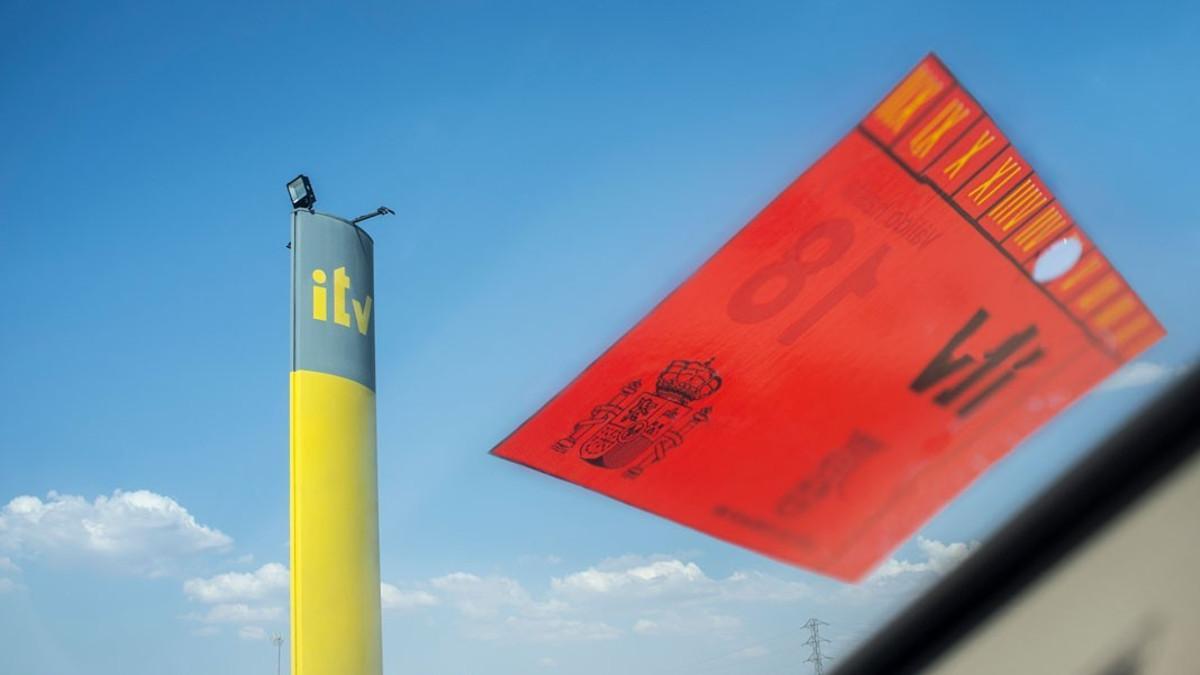 ITV | Dónde se pone la pegatina de la ITV en el coche o la moto