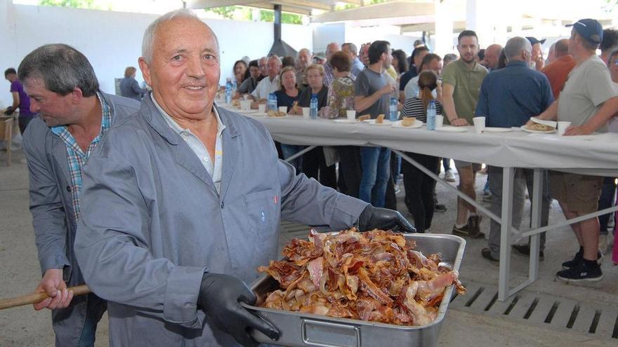 Festa da Carne ao Caldeiro e Bola con Torresmos en Dozón