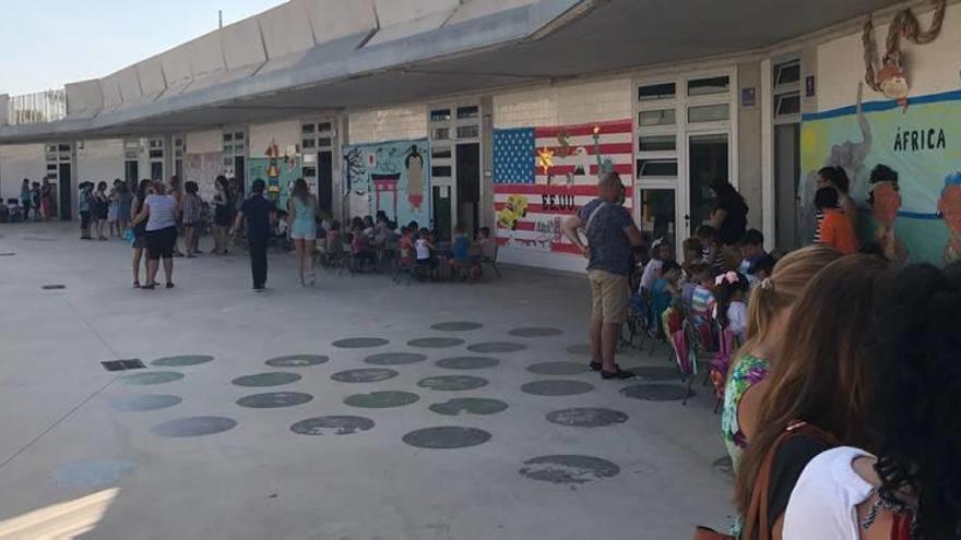 Aulas al patio para protestar por el calor en un colegio de Torre Pacheco