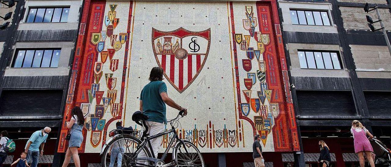 Exterior del estadio Sánchez Pizjuán.