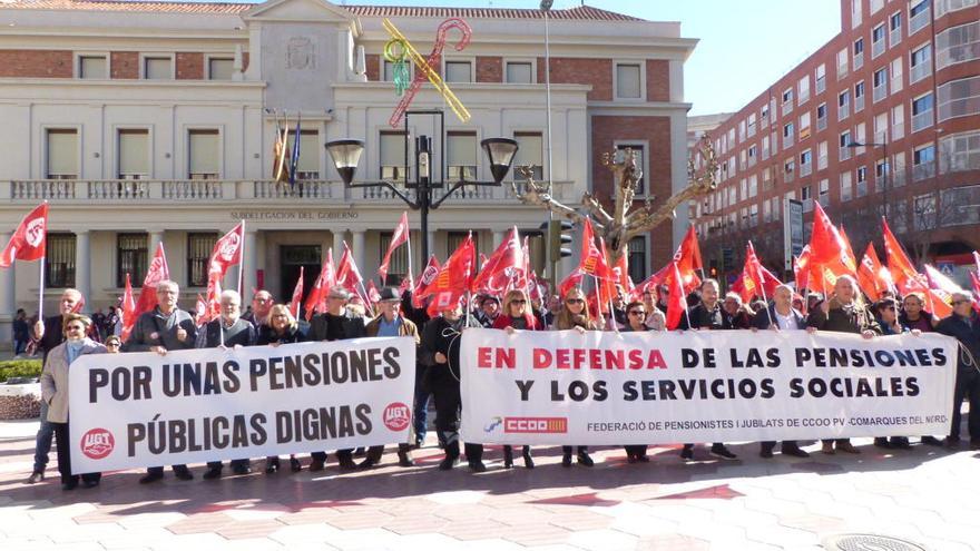 Los sindicatos se concentran por unas pensiones &quot;dignas&quot;