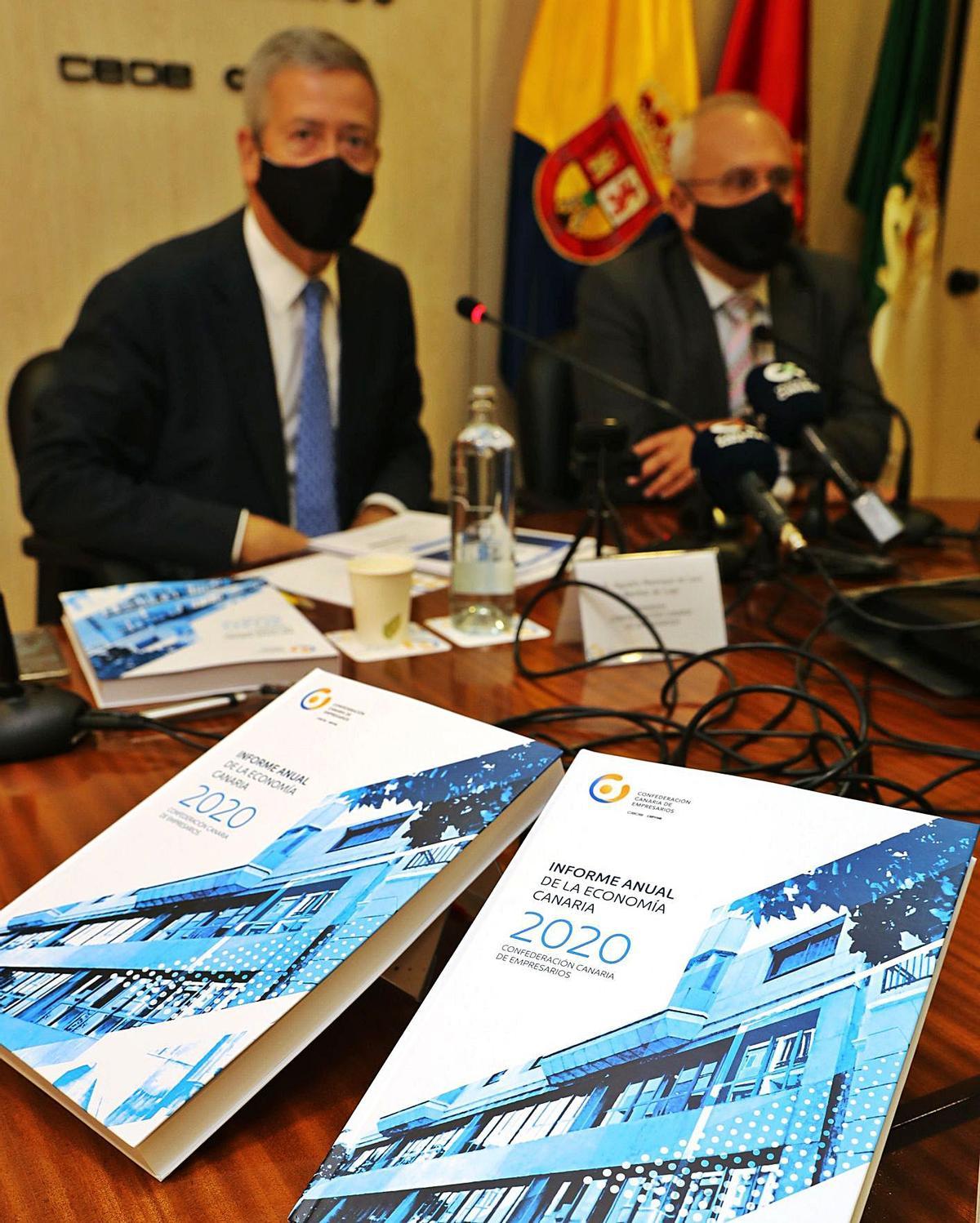 Agustín Manrique de Lara (izquierda) y José Cristóbal García en la presentación del informe anual de la patronal.