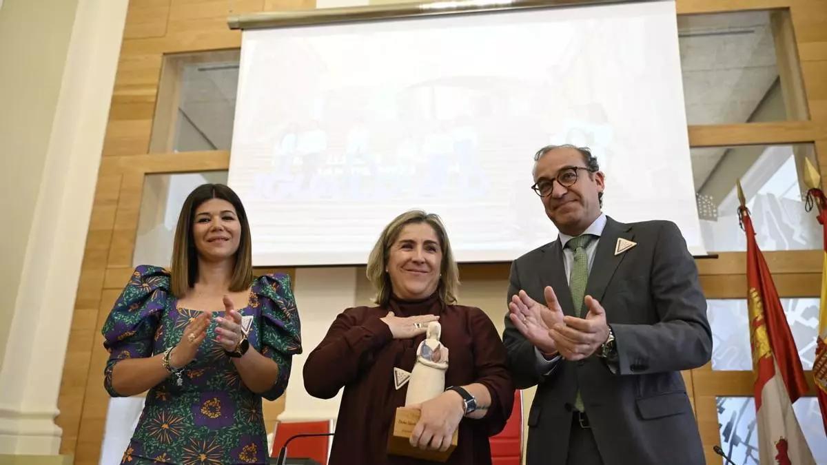 Vídeos | Mariví Hernández, galardonada con el premio 8M en Cáceres: "Damos voz a quienes han sufrido silencio por la violencia de género"