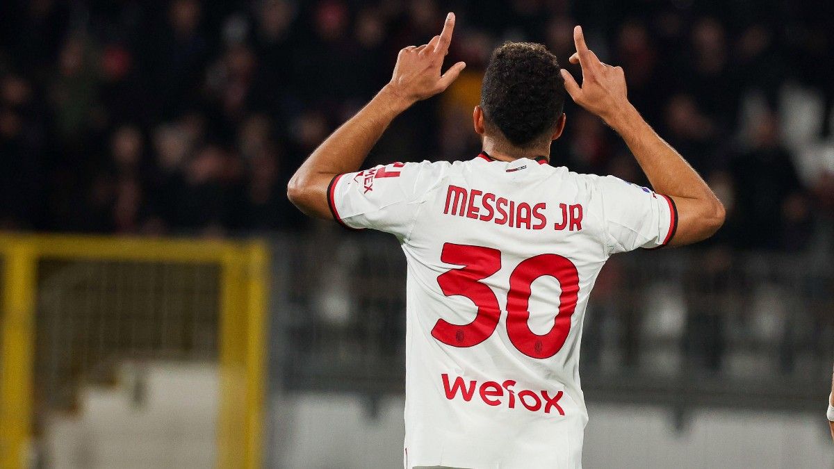 Junior Messias celebra su gol con el Milan ante el Monza