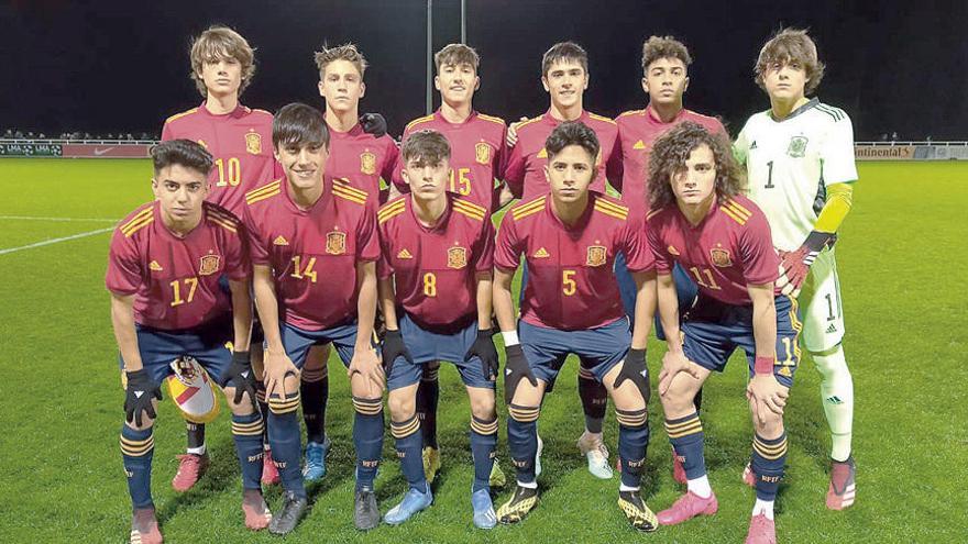 El equipo español, con César Fernández arriba a la derecha. // F. E.