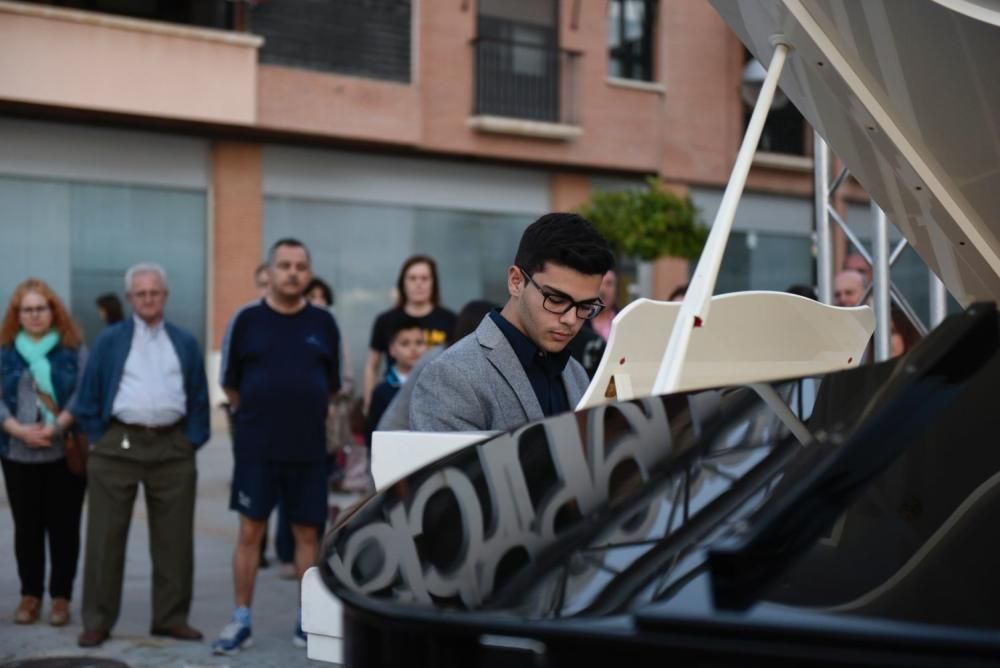 'Pianos en la calle' Paseo Escultor González Moreno