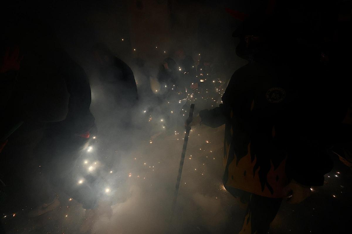 Galería: El correfocs de Dimonis de la Plana recorre las calles de Castelló