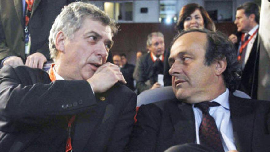 Platini junto a Villar.