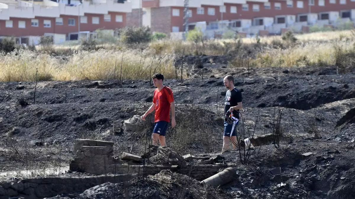 El incendio de Los Garres se da por extinguido mientras la Guardia Civil sigue buscando a quien lo provocó