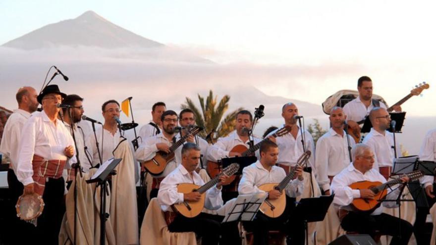 Los Sabandeños y Carmen París actúan en el Festifalk