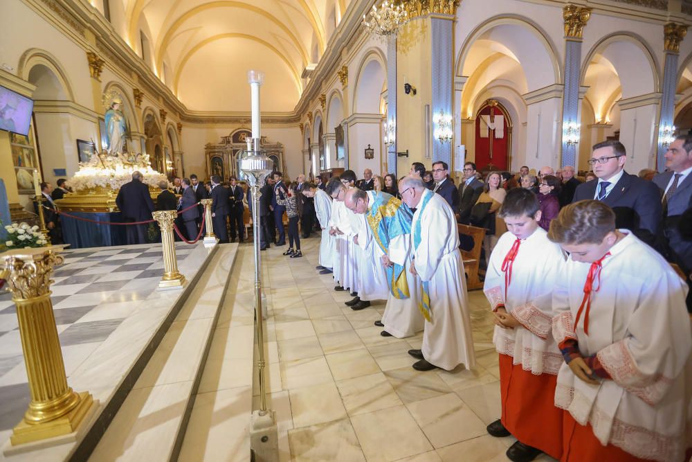 La Inmaculada Concepción protagoniza la tradicional procesión en Torrevieja.