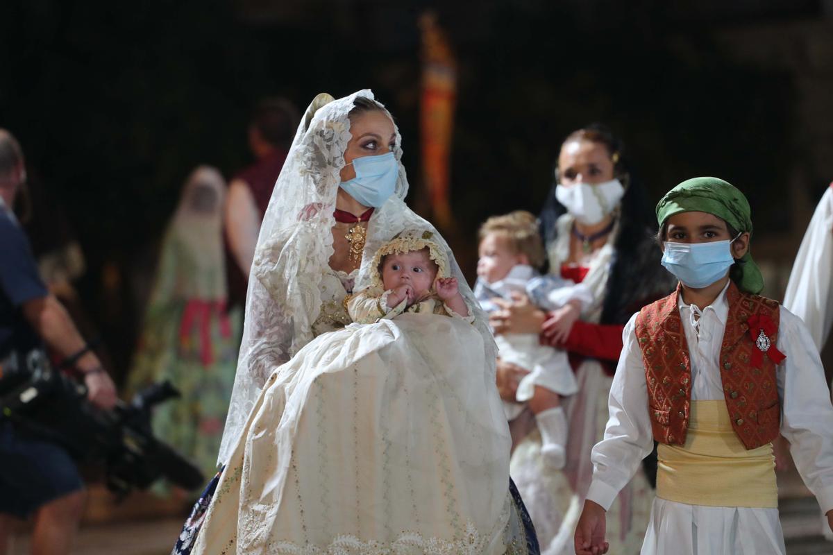 Búscate en el primer día de Ofrenda, 3 de septiembre, en la entrada por la calle Caballeros desde las 22.00 a 23.00