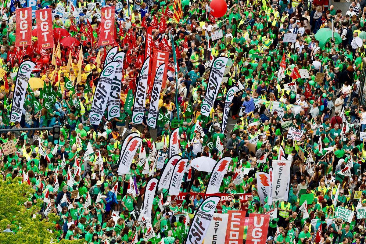 Vista aérea de la cabecera de la manifestación de docentes