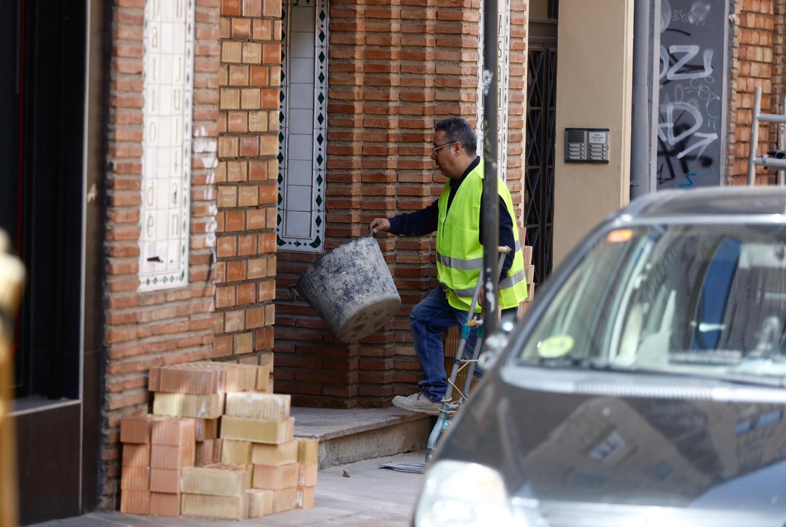 Así ha sido el desalojo de una vivienda en la calle de Don Teobaldo en Zaragoza